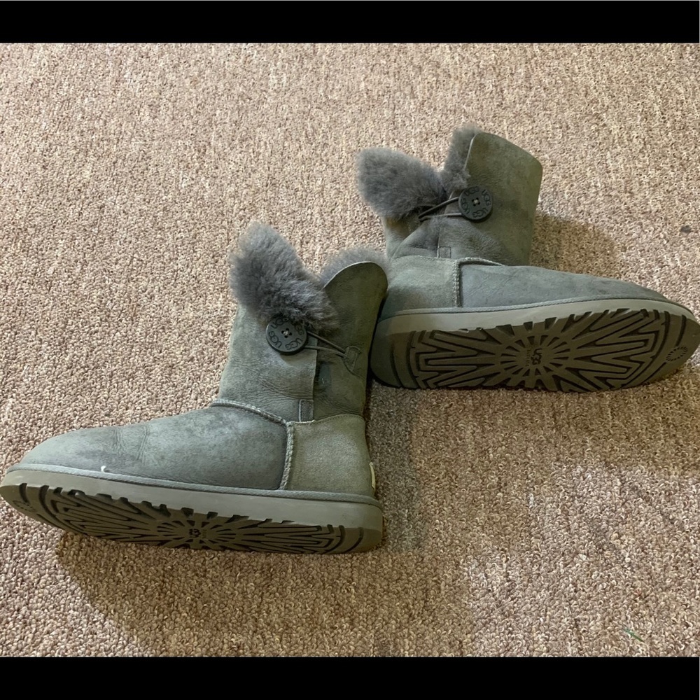 bailey button GREY uggs - Picture 3 of 9